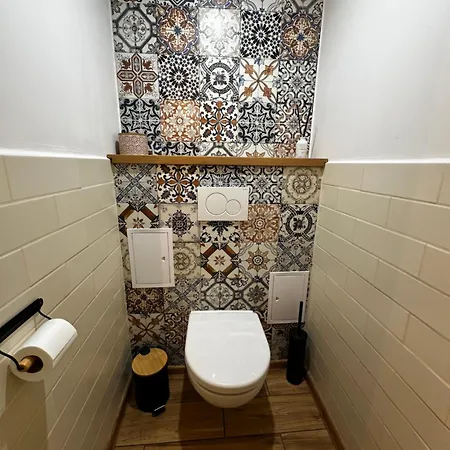 Joe Apartman, Maesiarska 32 *